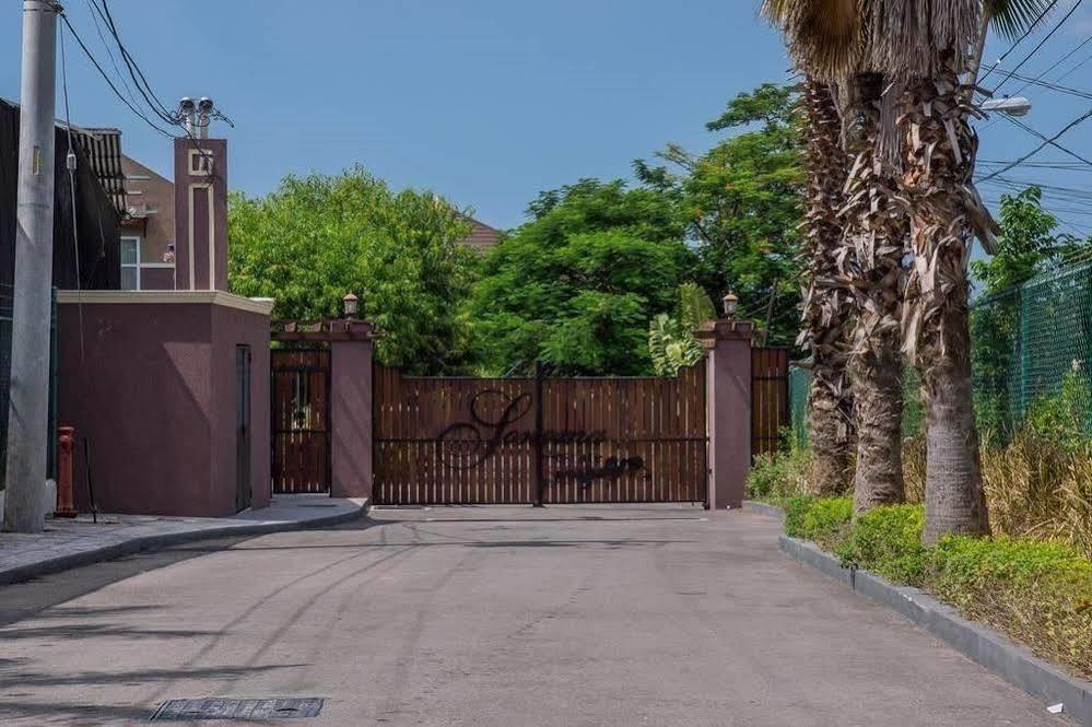 New Kingston Guest Apt At Sonoma Estate Εξωτερικό φωτογραφία